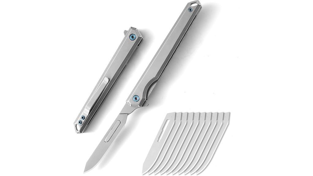 compact knife with replaceable blades